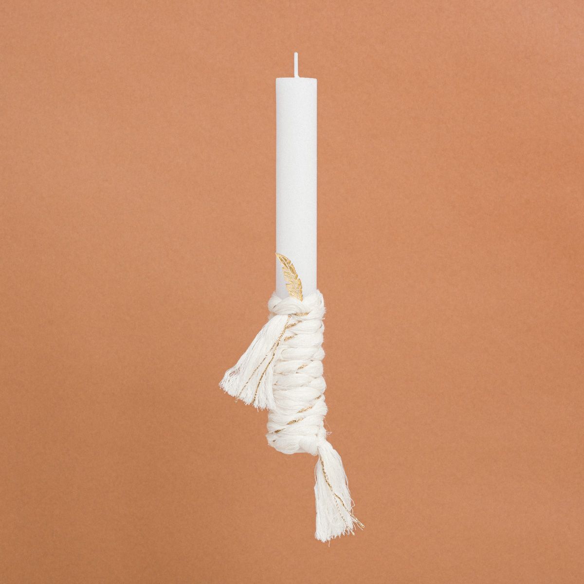 Λαμπάδα Στολισμένη με Κορδόνι – Πούπουλο σε Συσκευασία Δώρου