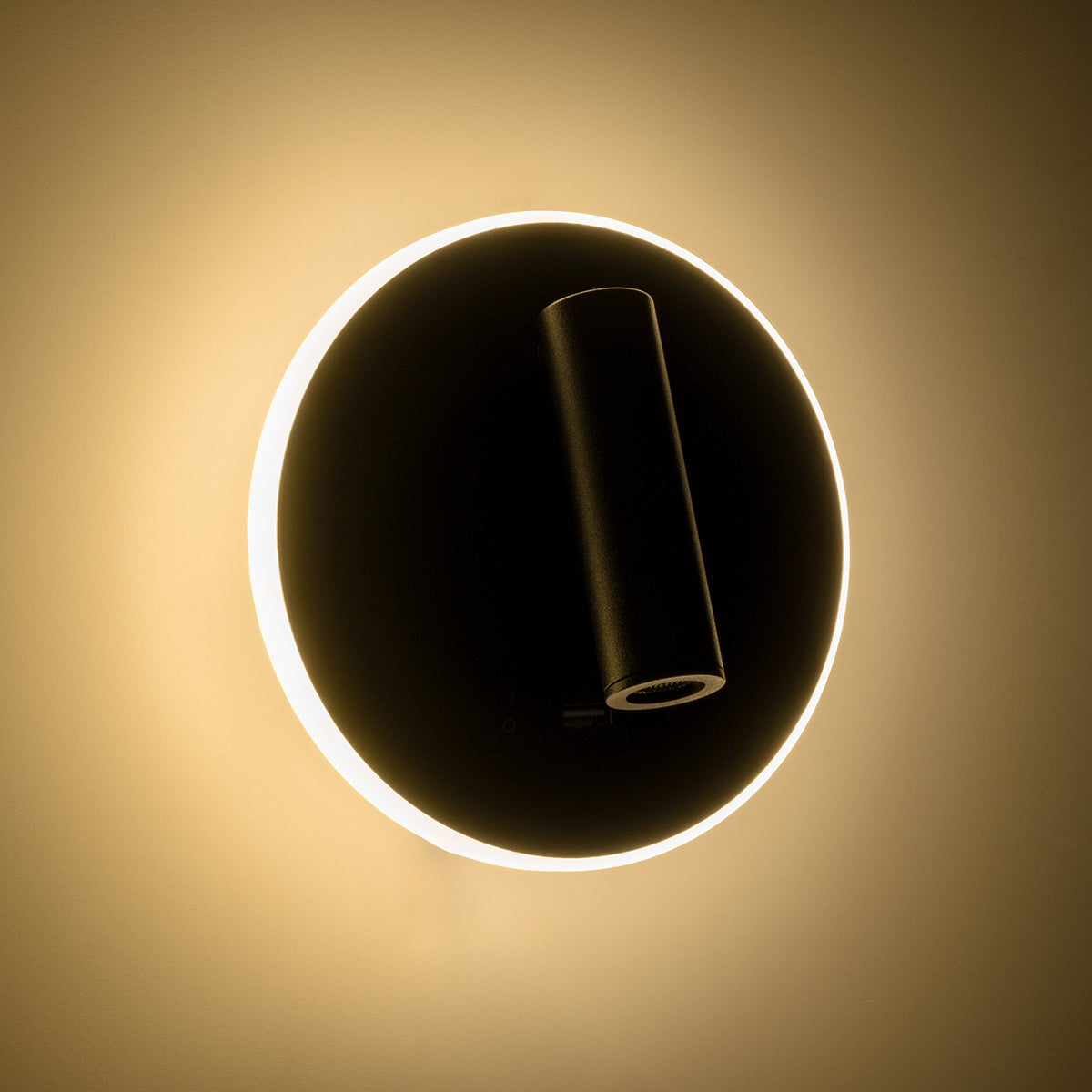 LADY-R 60938 Μοντέρνο Φωτιστικό Τοίχου - Απλίκα Ξενοδοχείου Reading Light με Φορτιστή USB 3A LED 6W 600lm 36° & 360° AC 220-240V IP20 Φυσικό Λευκό 4500K - Bridgelux COB Chip & TÜV SÜD Driver - Μαύρο Ματ - Μ15 x Π15 x Υ7