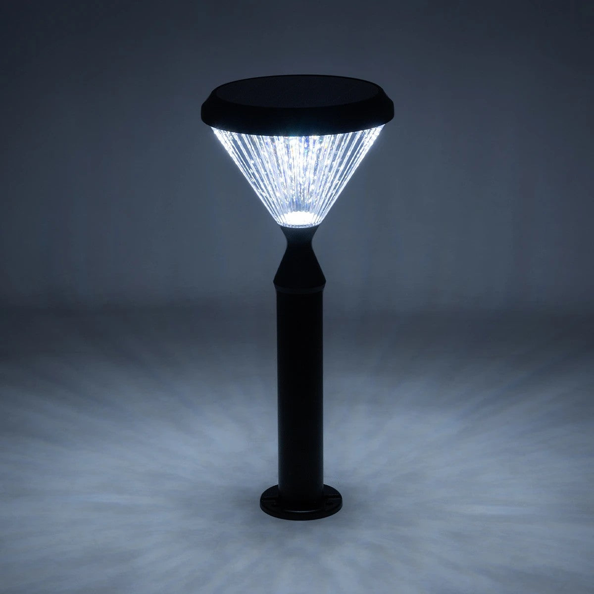 VEGGIE 90522 Φωτιστικό Κολωνάκι Κήπου LED 10W 500lm 120° με Ενσωματωμένο Φωτοβολταϊκό Panel 6V 2W & Επαναφορτιζόμενη Μπαταρία Li-ion 3.2V 6000mAh με Αισθητήρα Ημέρας-Νύχτας Αδιάβροχο IP65 Ψυχρό Λευκό 6000K - Sanan SMD Chip - Μαύρο - Μ26 x Π26 x Υ60