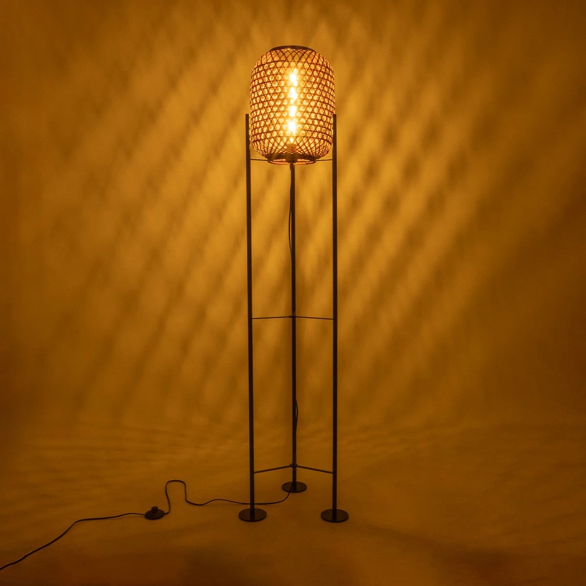 CURACAO 999-0041 Μοντέρνο Επιδαπέδιο Φωτιστικό Μονόφωτο 1 x E27 IP20 Μαύρο Μέταλλο με Καφέ Ξύλο - Μ30 x Π30 x Υ165