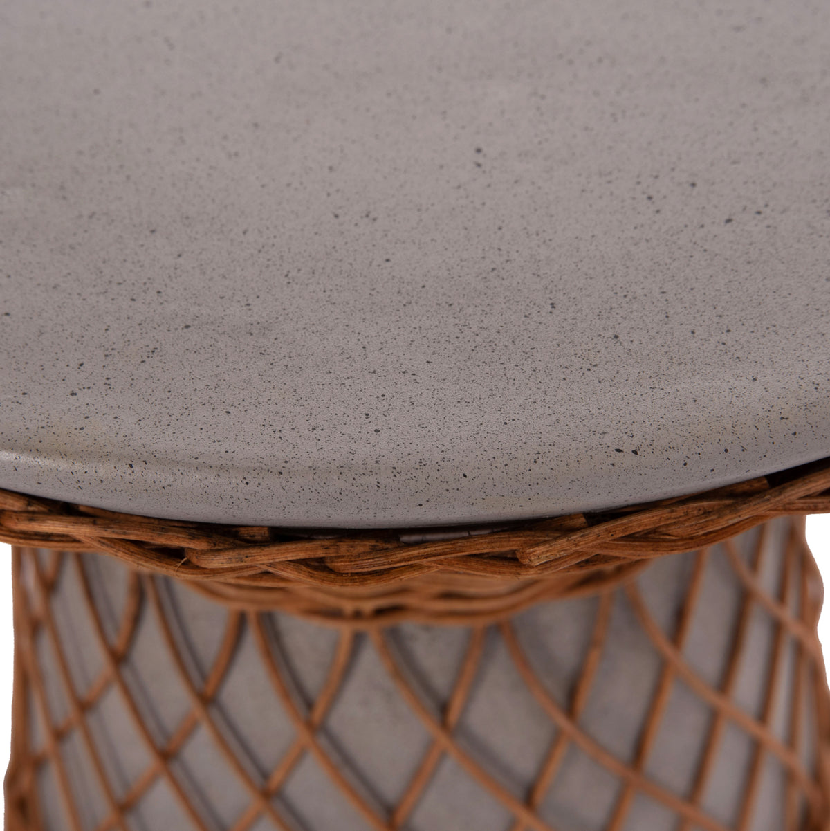 ΒΟΗΘΗΤΙΚΟ ΤΡΑΠΕΖΙ ΣΤΡΟΓΓΥΛΟ DELIA FIBER CEMENT ΓΚΡΙ & RATTAN Φ40x45