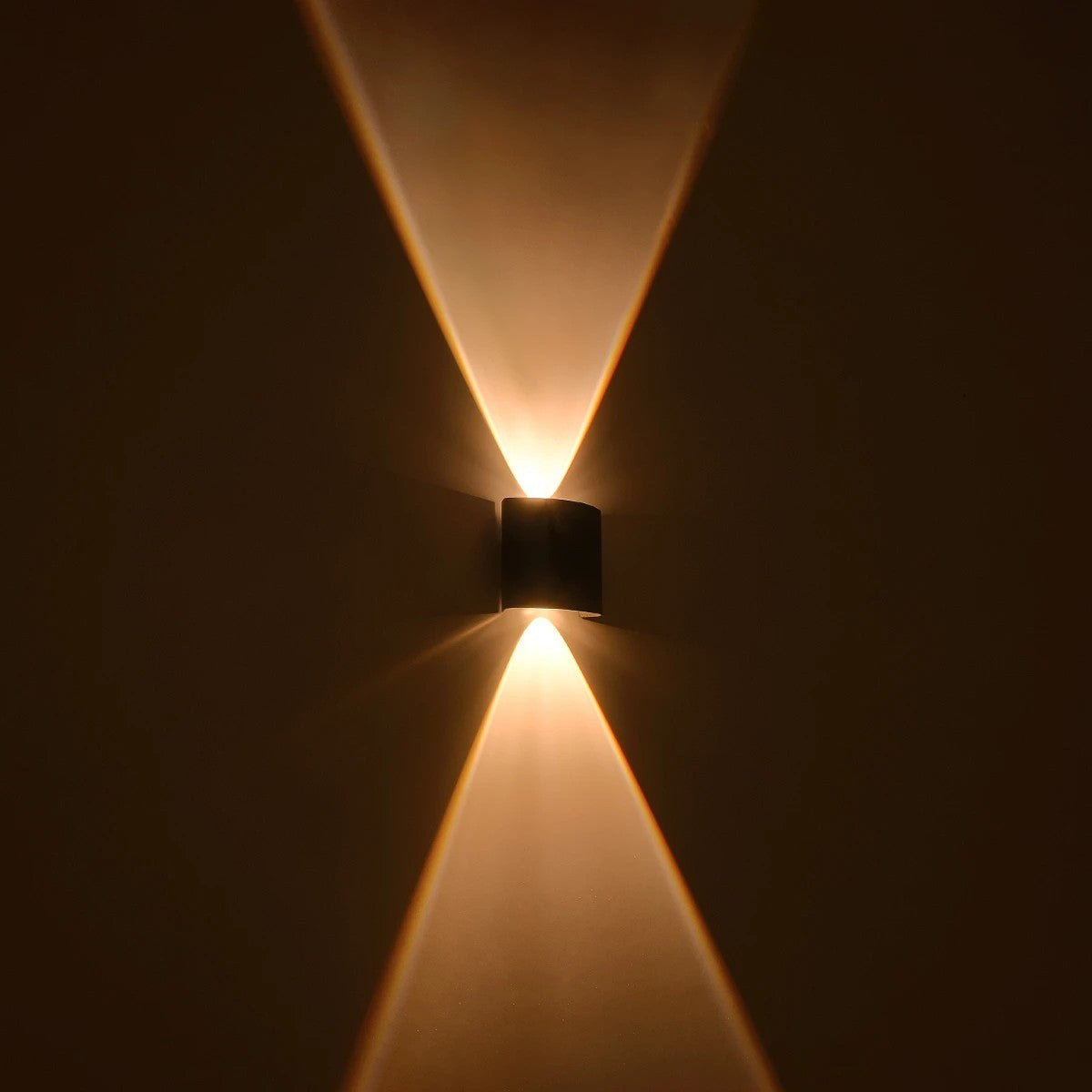 SIXOAD 60676 Μοντέρνο Φωτιστικό Τοίχου - Απλίκα LED 4W 500lm 30° AC 220-240V Αδιάβροχο IP65 Θερμό Λευκό 2700K - CREE XPE Chip & TÜV SÜD Driver - Μαύρο Ματ - Μ8.5 x Π3.5 x Υ8