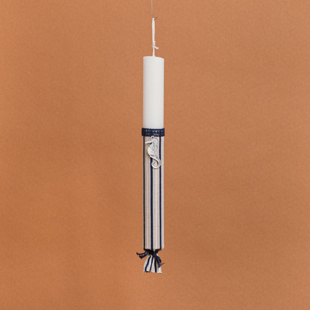 Λαμπάδα Στολισμένη Ριγέ Μπλε με Ιππόκαμπο σε Συσκευασία Δώρου