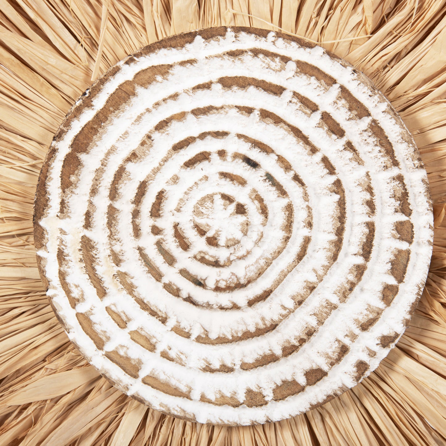 ΕΠΙΤΡΑΠΕΖΙΟ ΔΙΑΚΟΣΜΗΤΙΚΟ ΙΝΕΣ RAFFIA ΣΕ ΦΥΣΙΚΟ ΜΑΥΡΗ ΞΥΛΙΝΗ ΒΑΣΗ 18x9x43