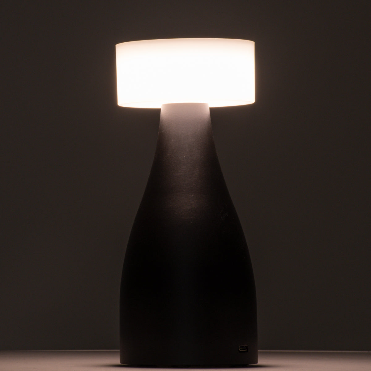 DOLLY 76468 Μοντέρνο Επιτραπέζιο Φωτιστικό Πορτατίφ LED 1.5W 105lm 120° DC 5V Επαναφορτιζόμενο με Μπαταρία Li-ion 1800mAh - Διακόπτη Αφής με 3 Εναλλαγές Φωτισμού CCT Θερμό - Φυσικό - Ψυχρό 1500K - 4500K - 6000K Dimmable - D9 x 21cm - Ασημί