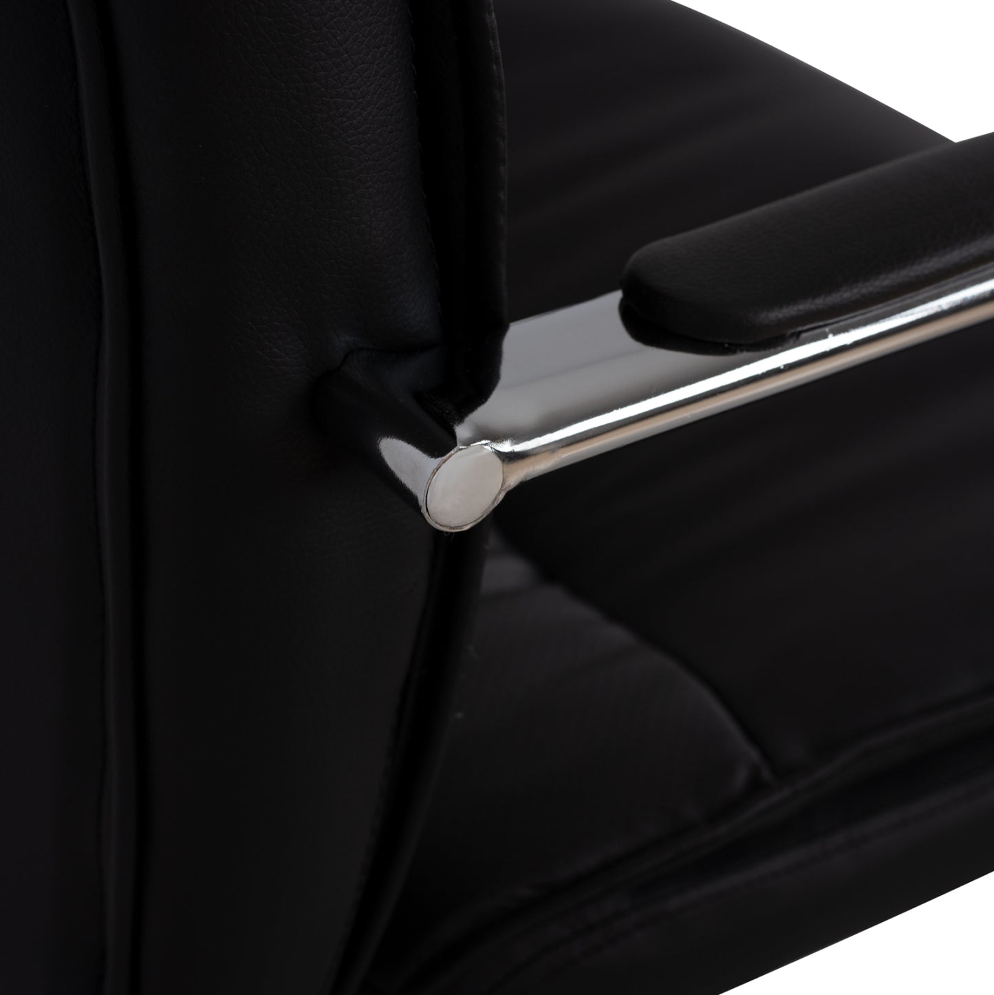 BLACK EXECUTIVE OFFICE CHAIR WITH CHROME BASE JACOB 55.5x65x111