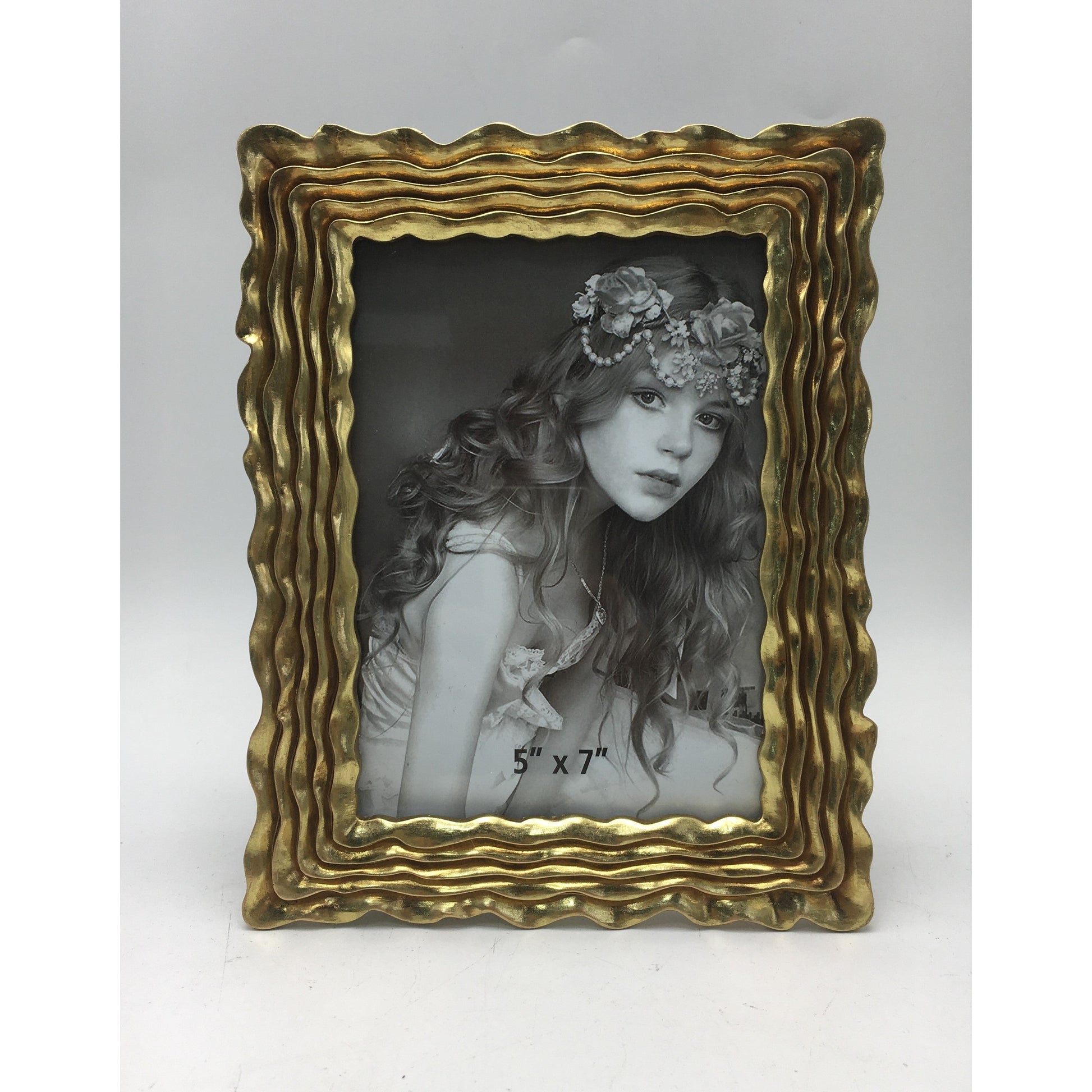 Κορνίζα Polyresin Χρυσή Ανάγλυφη 13×18εκ